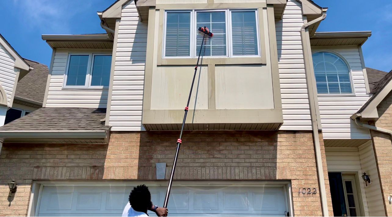 You are currently viewing Discover the Benefits of Hiring a Window Cleaning Professional
