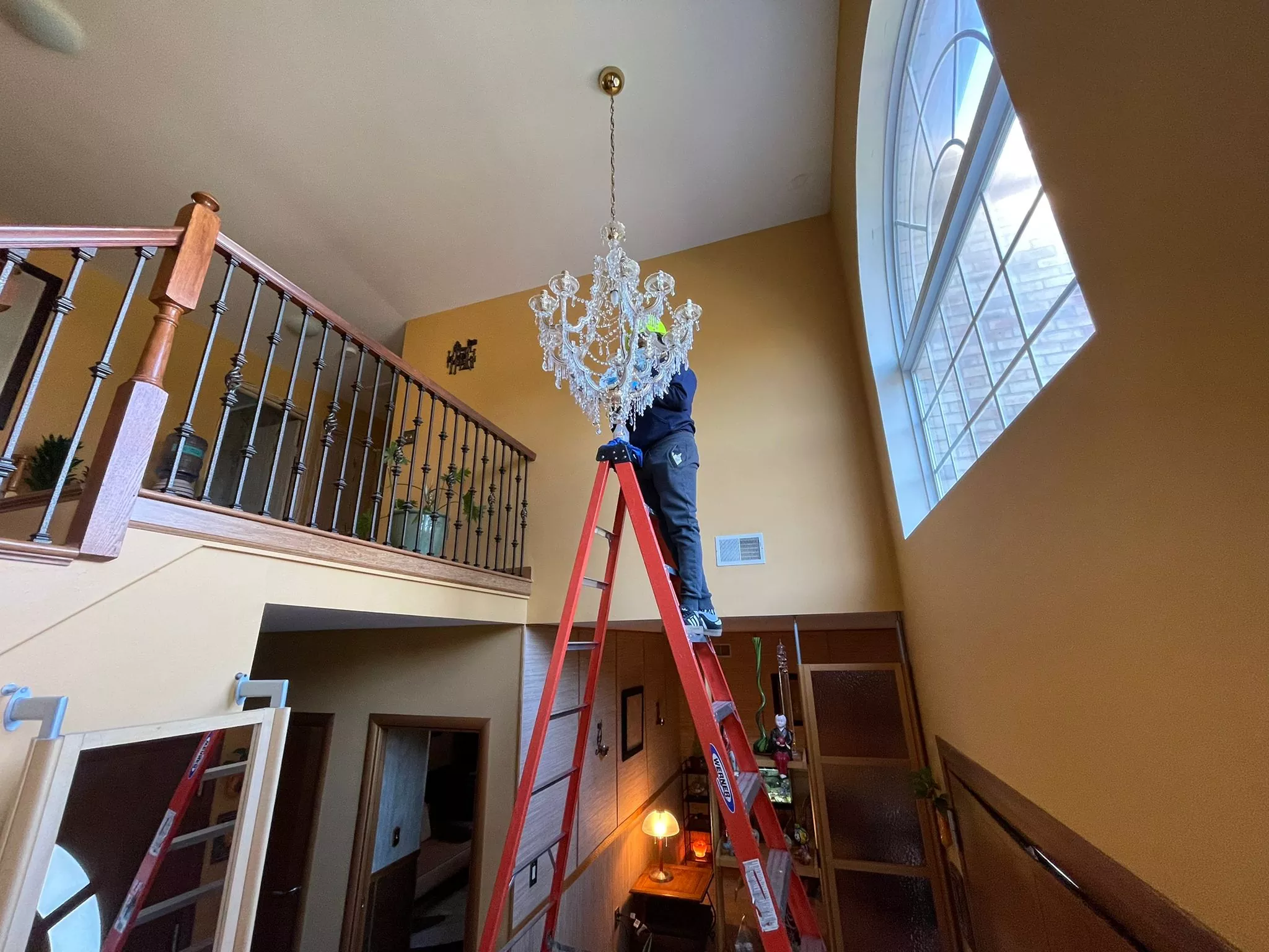 Expert chandelier cleaners in NJ and NY