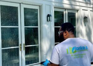Read more about the article Get the Best Value: Expert Tips on Budgeting for Window Cleaning Services