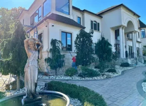 Read more about the article Sparkling Windows : The Importance of Professional Window Cleaning