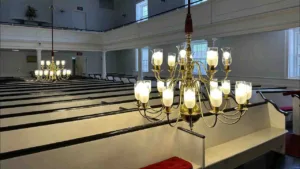 Read more about the article The Best Way to Clean a Chandelier