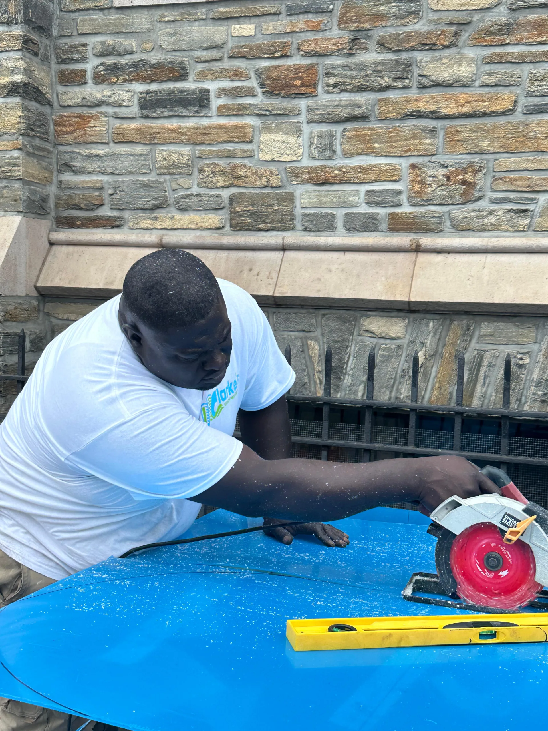 You are currently viewing Essential Maintenance Tips: When to Call a Handyman for Home Repairs